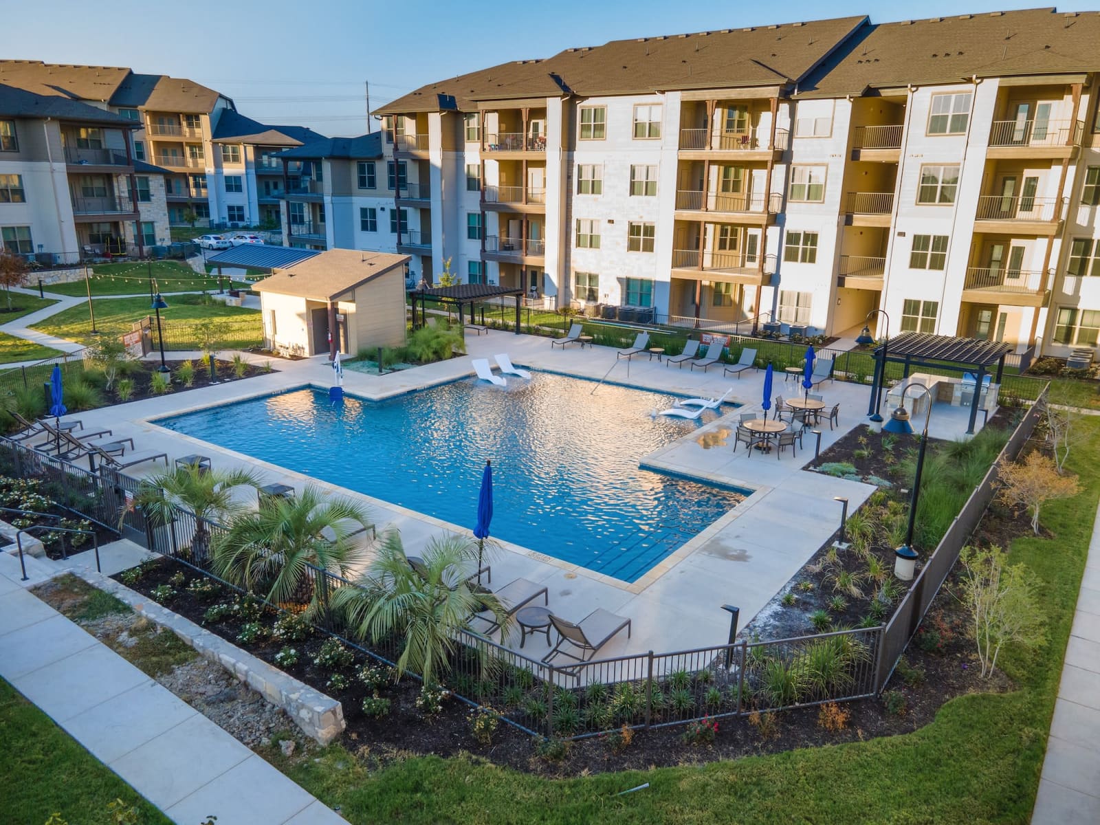 Pickleball Court and Pet Spa — apartment in Del Valle with 10 weeks free move-in special