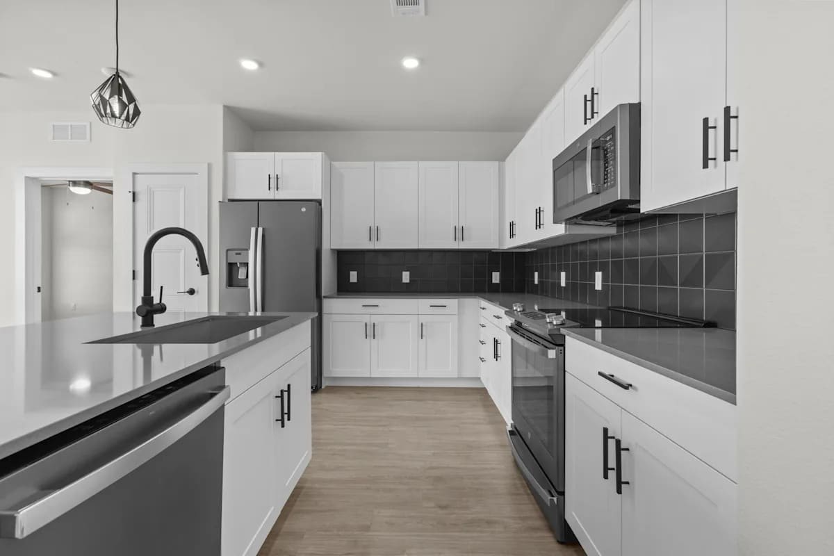 Studios–2 Bedroom Options · Option 7 photo 7 in East Austin