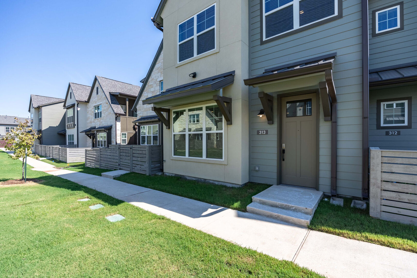 Contemporary Townhomes with Private Yards photo 4 in Leander, TX