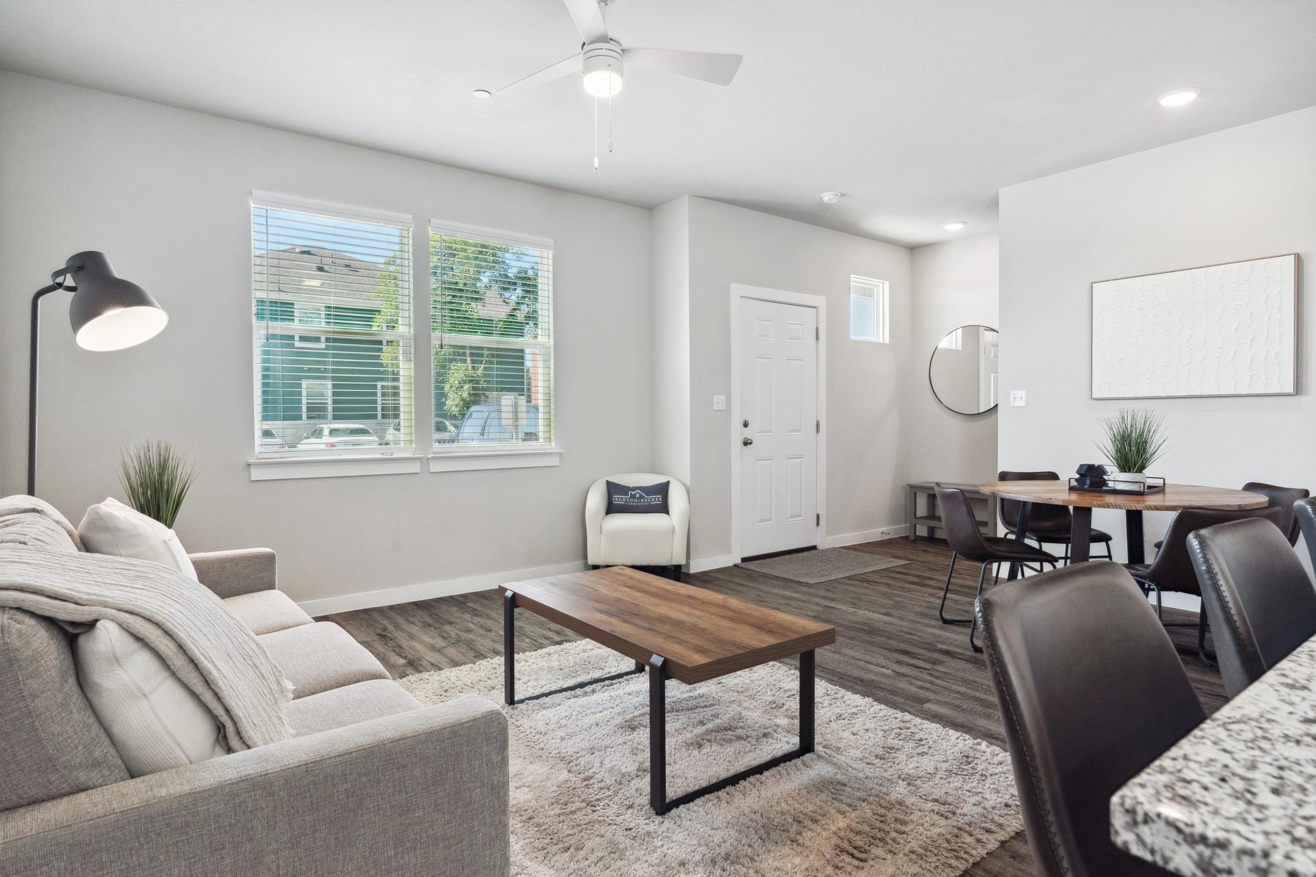 Apartment property photo 5