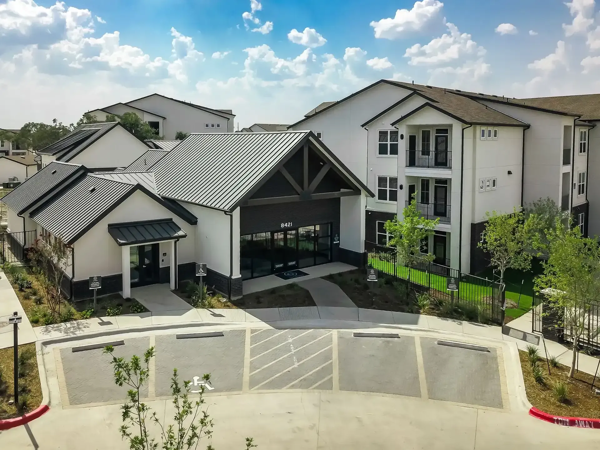 A Standout Deal in Leander, TX — apartment in Leander, TX with 10 weeks free move-in special